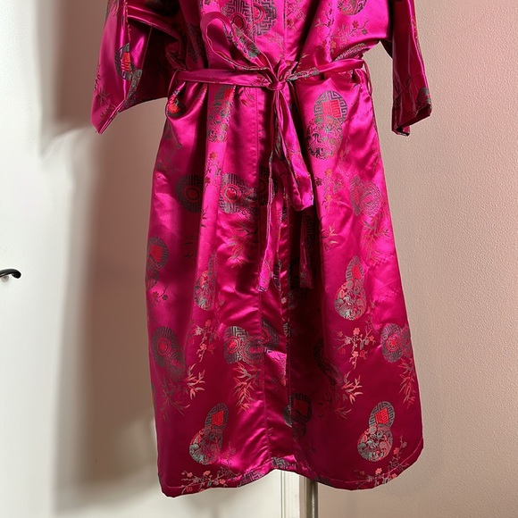 Kimono/ Geisha robe /Size S- M / FUCHSIA /Rayon Brocade - Picture 4 of 9